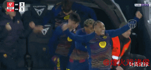 巴萨9000万巨星救主：单刀打空门 亲吻队徽！4万人鼓掌致敬