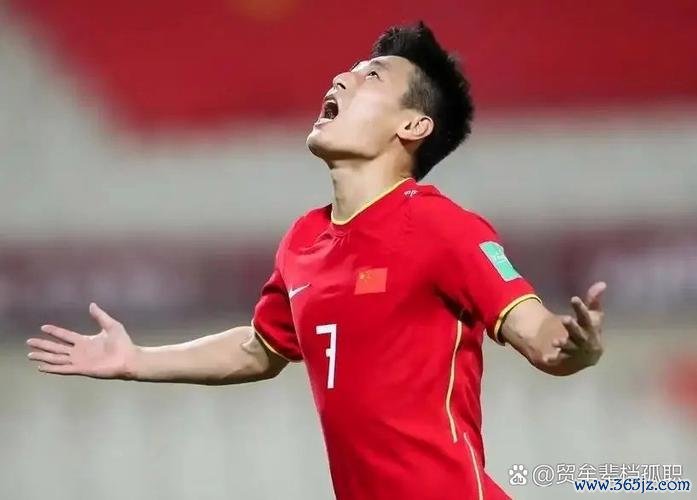 足球报：国足中场组合，杨明洋与塞尔吉尼奥成关键不确定因素？