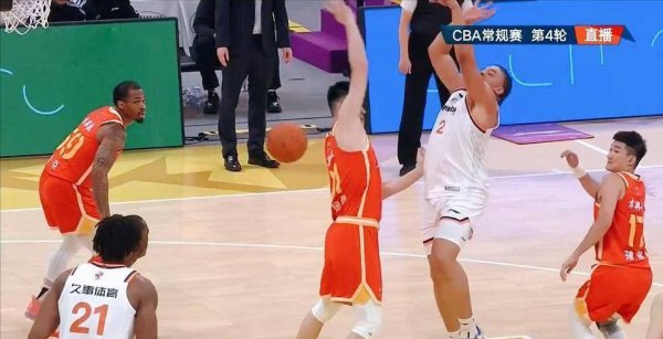 九游会J9 CBA第4轮外援秀技艺，布朗41分硬杀上海，谁说外援就只会得分？团队配合差别大，关键时刻是靠真本事还是靠爆发？