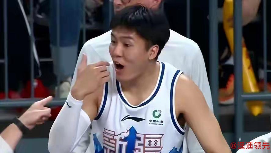 CBA罚单：黄荣奇停赛3场罚款15万 崔永熙罚2万